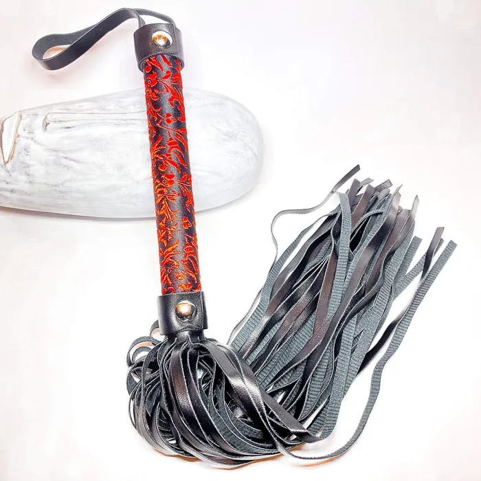 Couples Eccentric Playroom Essentials Happy Torture Bondage Flogger