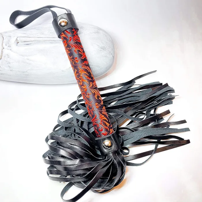 Couples Eccentric Playroom Essentials Happy Torture Bondage Flogger